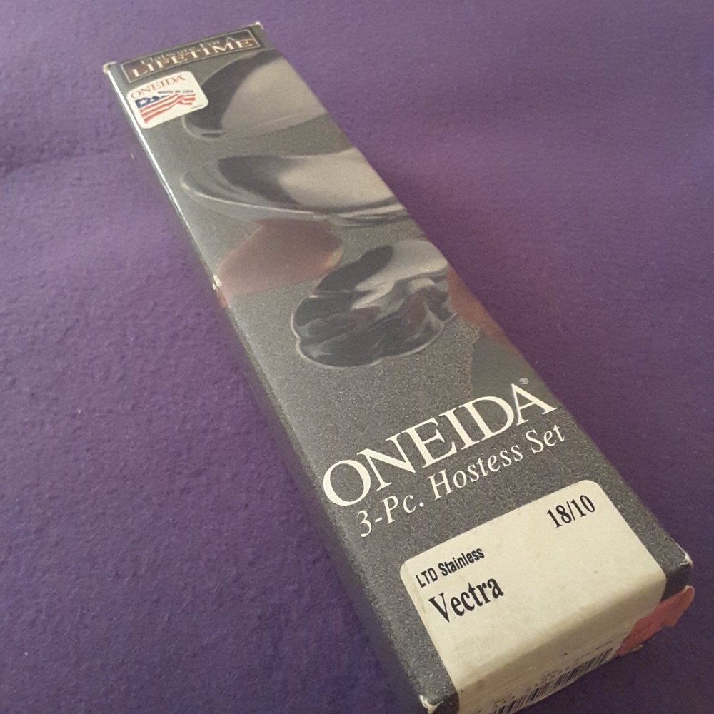 Oneida 3-Pc. Hostess Set NWT